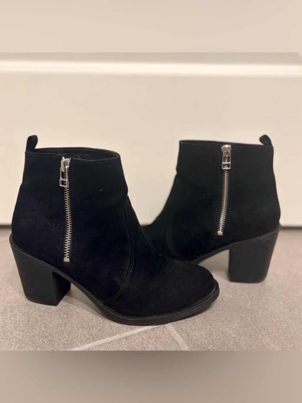 H&M Black Suede Chelsea Ankle Boots Side Silver Zipper Chunky Block Heel Size 7